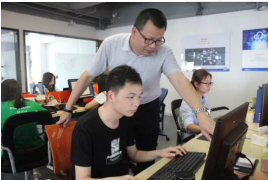 摩尔软件办公环境